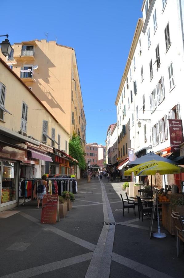 Centre ville Ajaccio très bel appartement de charme tout équipé Exterior foto